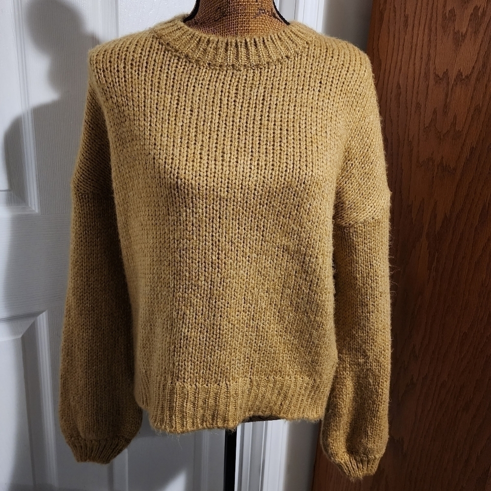 Urban Outfitters Chunky Knit Mustard Yellow Sweater Women's Medium M Drop Sleeve